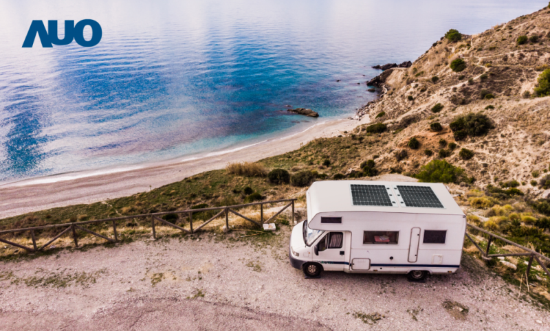 「可撓輕量化太陽光電板SunCurva」使用輕量特殊耐候型複合板取代傳統太陽能板的玻璃前板，不僅降低70%重量，每米平方僅3Kg；具有抗衝擊性能及通過電磁相容性測試，可應用於交通運輸工具，如露營車、遊艇等